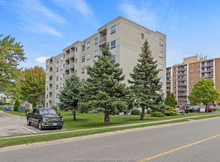 100 Pickering Dr #403, Amherstburg, ON N9V 4A8