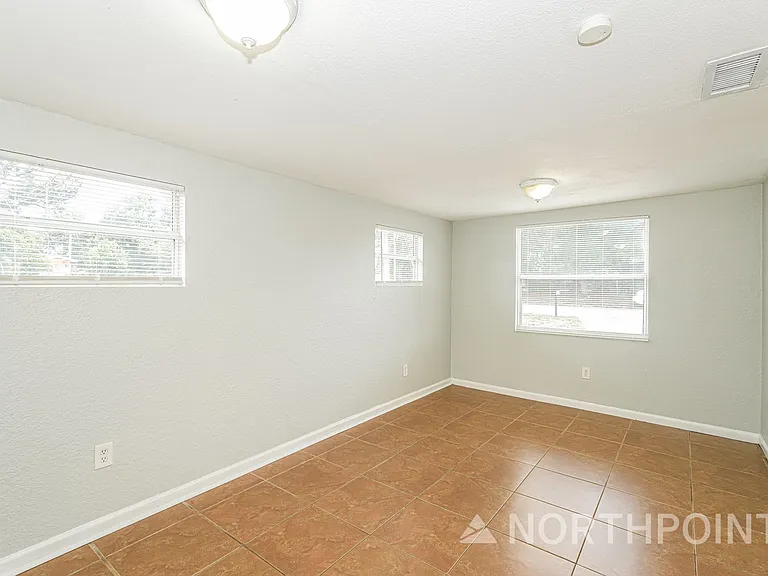 10301 N 17th St — Photo 12