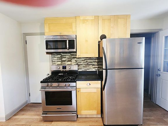 5th image of 245 Roosevelt St