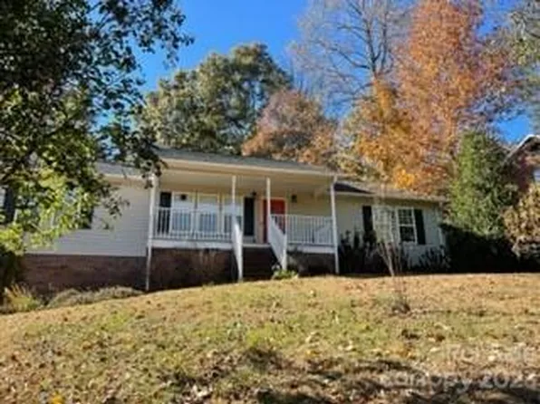 1011 Cambridge Ct NE, Lenoir, NC 28645
