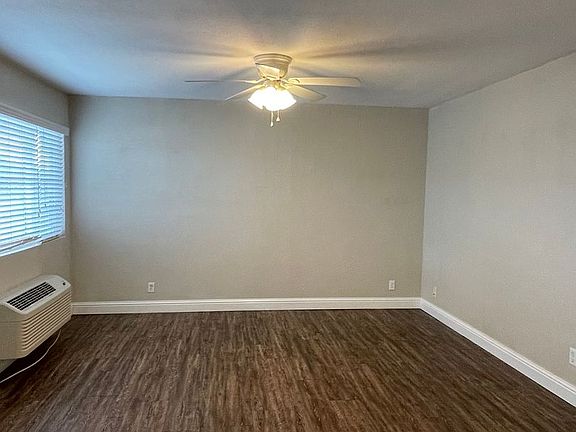 3rd image of 590-596 Iris Dr #590