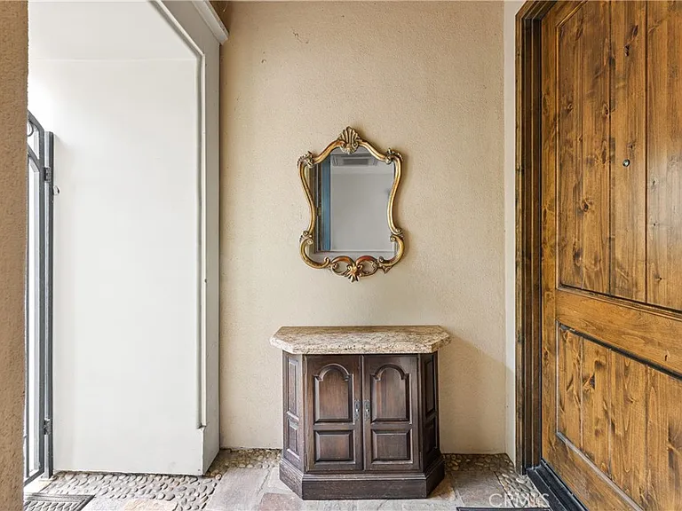 33 Rose Trellis — Photo 14