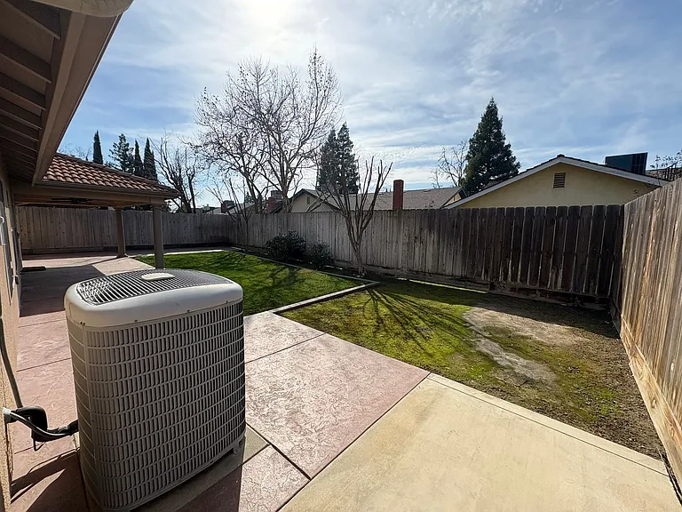 1031 N Crenshaw St — Photo 38