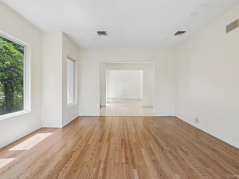67 Parkway Dr — Photo 15