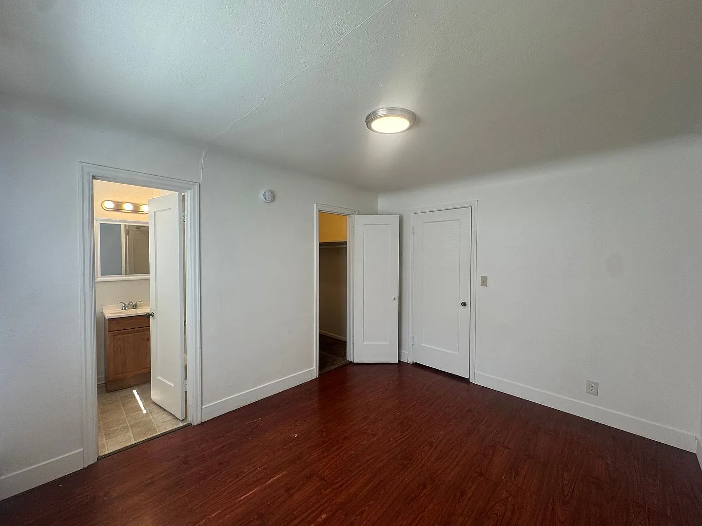 Cozy 1bd/1ba Lower South Hill Apartment | A/C | On-Site Laundry | Pet Friendly | $250 Off Move-In... — Photo 4