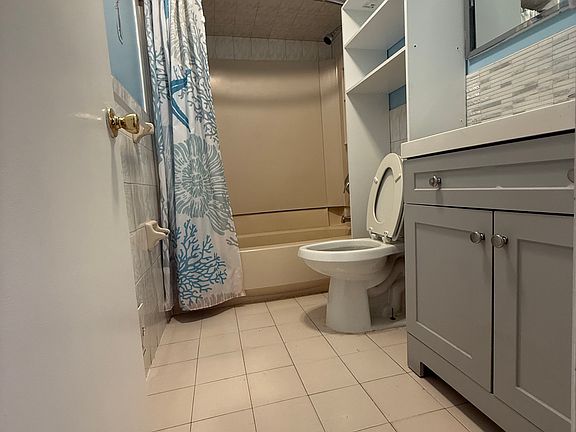 5th image of 93 Brielle Ave Floor 1