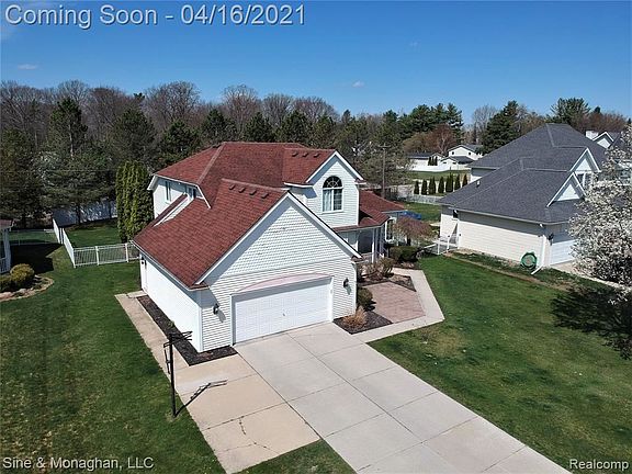 2nd image of 211 Victoria Ct