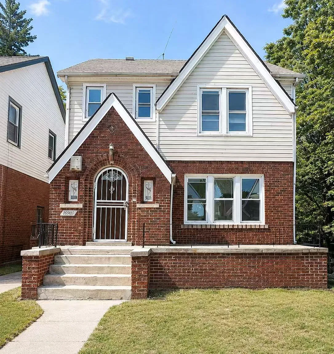 3 bed, 1200 sqft, $1,430 — Photo 1