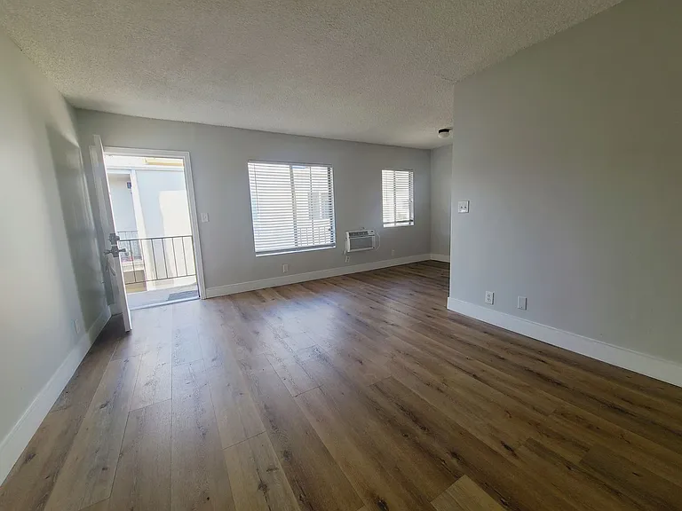 13425 Vanowen St — Photo 10
