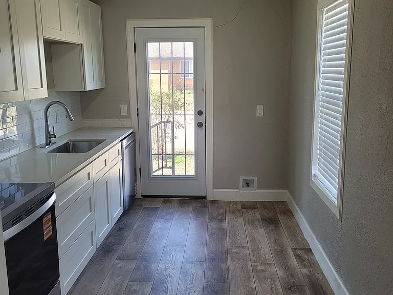 1300 NE 44th St — Photo 13