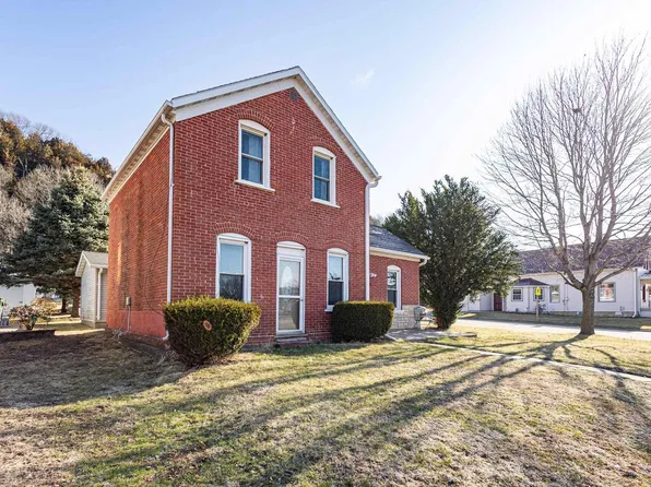 421 East Dewey Street, Cassville, WI 53811