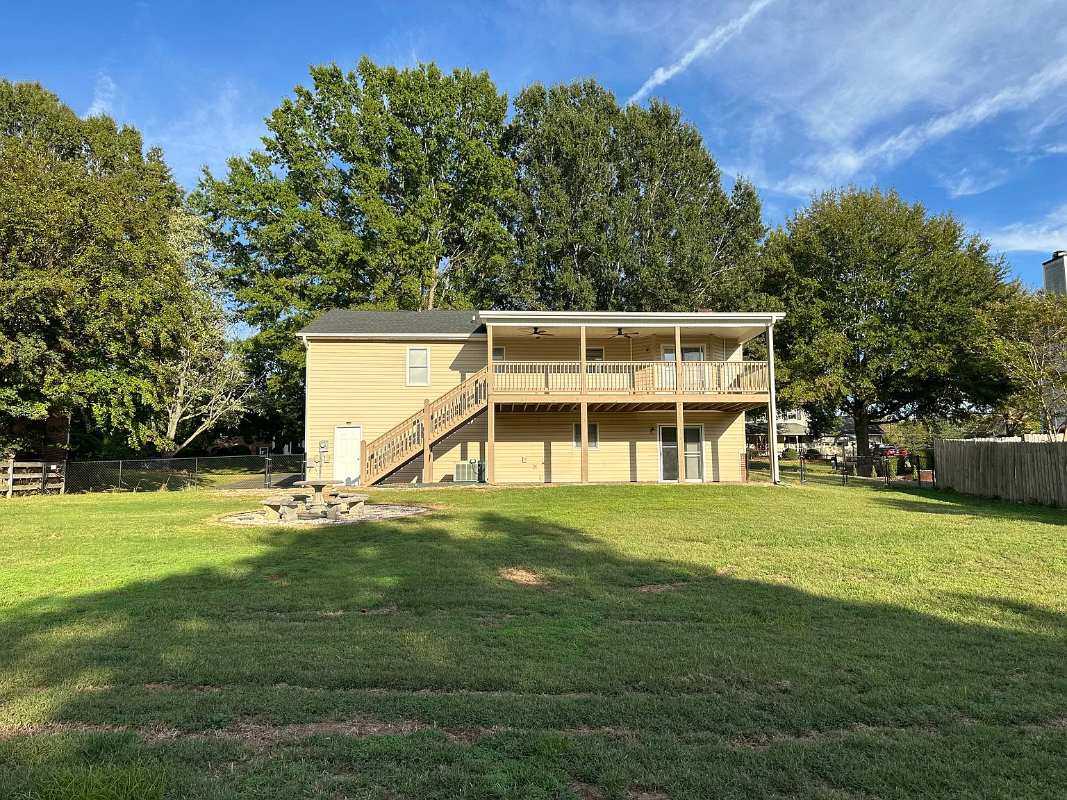 3 bed, 2228 sqft, $2,100 — Photo 4