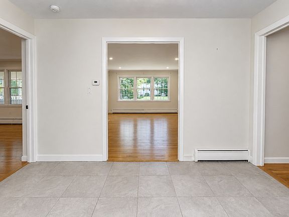 3rd image of 93 Wyndward Rd