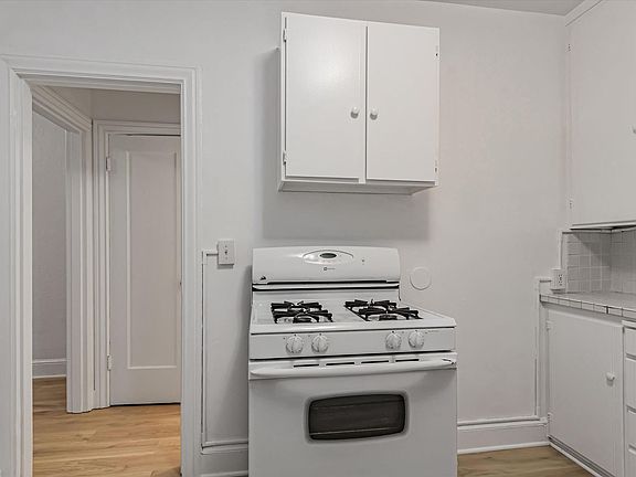 5th image of 2957 Fillmore St #0