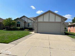 54655 Laurel Dr, Macomb, MI 48042