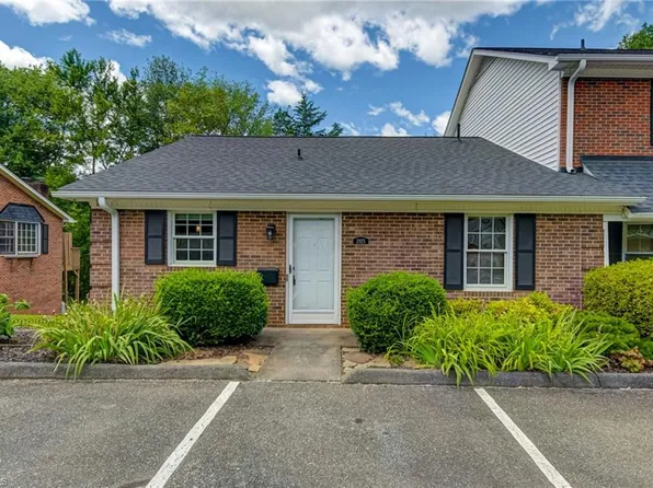 2923 Burke Place Ct, Winston Salem, NC 27103