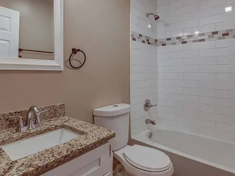 686 Center Hill Ave NW — Photo 3