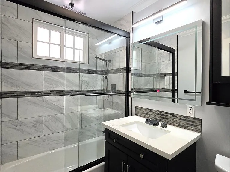 221 E Maple St — Photo 12