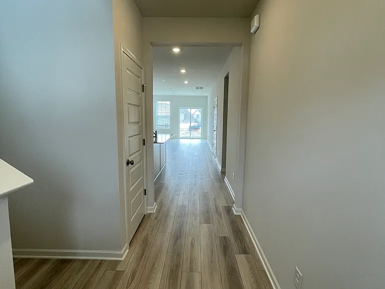 558 Trinity Way — Photo 5