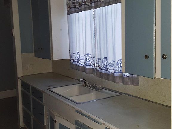 4th image of 101 Egan St