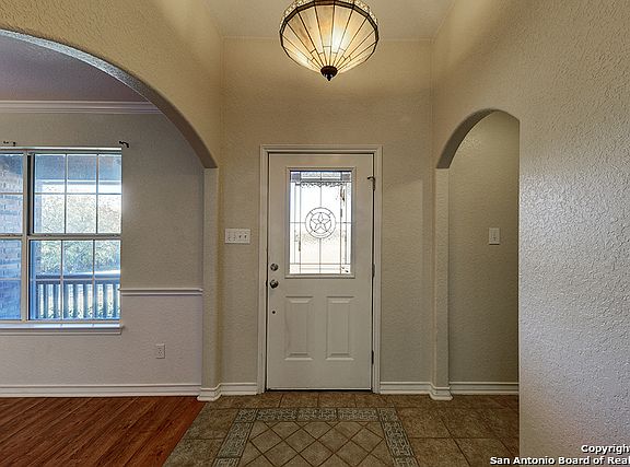 5th image of 204 Whispering Oaks Dr