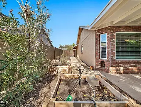 3 bed, 1341 sqft, $2,400 — Photo 3