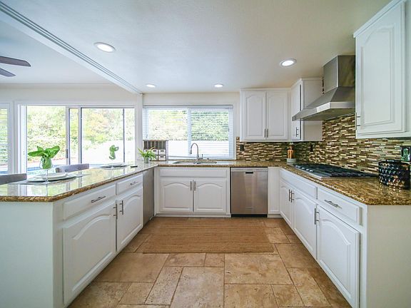 5th image of 2076 Woodburn Ave