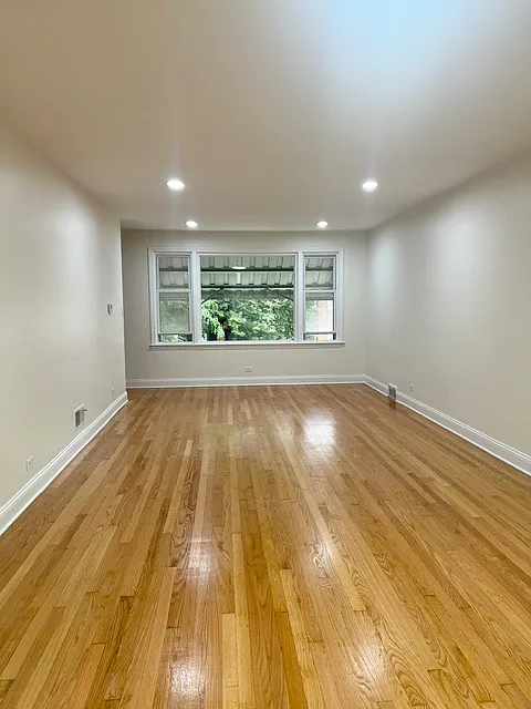 2 bed, 950 sqft, $2,100 — Photo 1