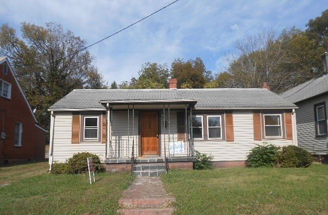 1st image of 852 Lee St