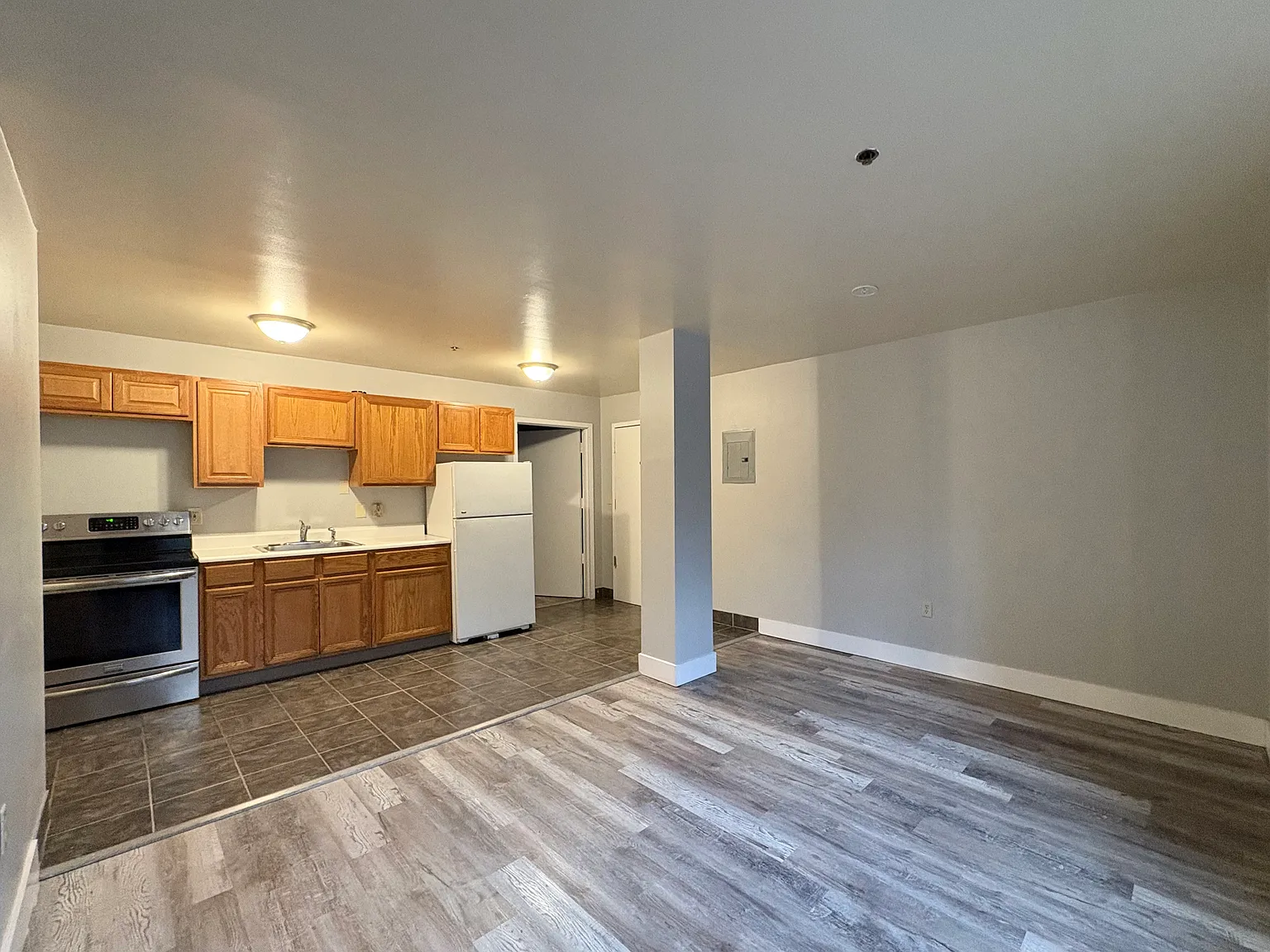 Bulldog Apartments — Photo 4
