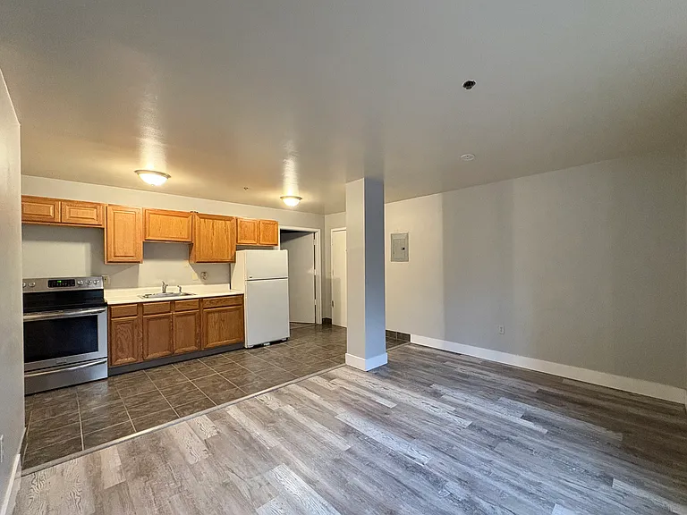 Bulldog Apartments — Photo 2