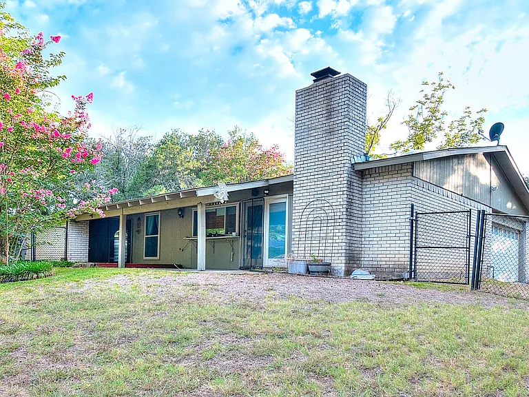 3201 Christie Cir — Photo 32