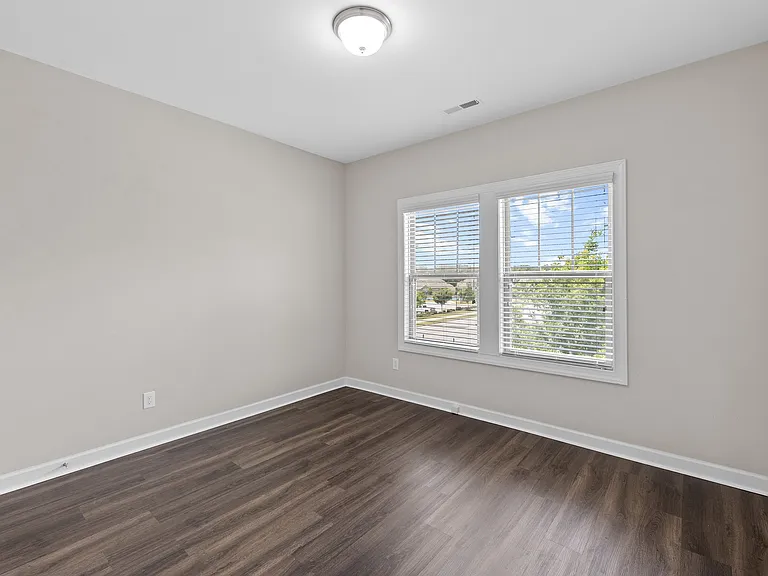 1004 Tarsnet Ln — Photo 34