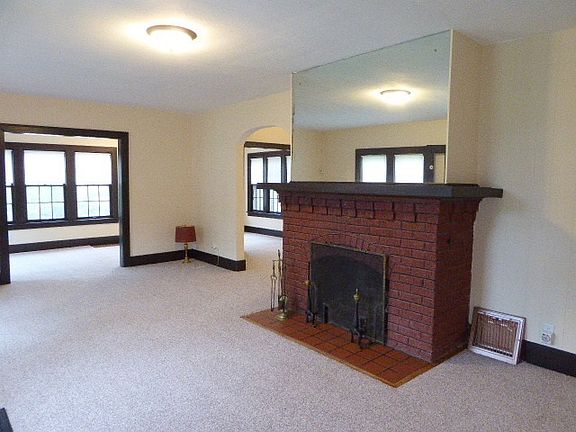 3rd image of 1339 Auburn St