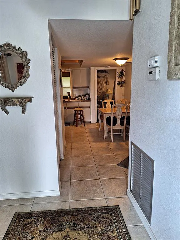 3 bed, 2.0 bath, 1337 sqft, $2,400 — Photo 3
