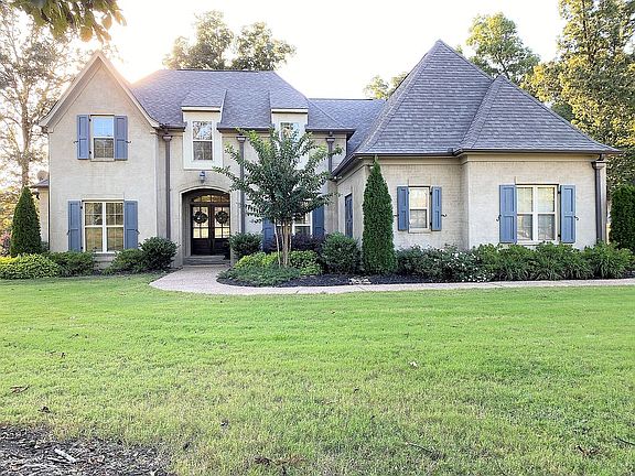2nd image of 3765 Woodcrest Dr