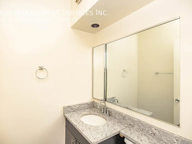 1050 W Dickens Ave #19 — Photo 8