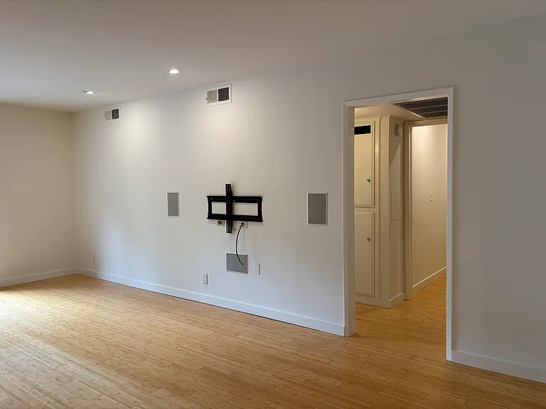 1250 N Kings Rd #301 — Photo 7