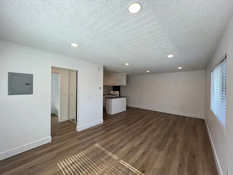 22322 Denker Ave — Photo 3