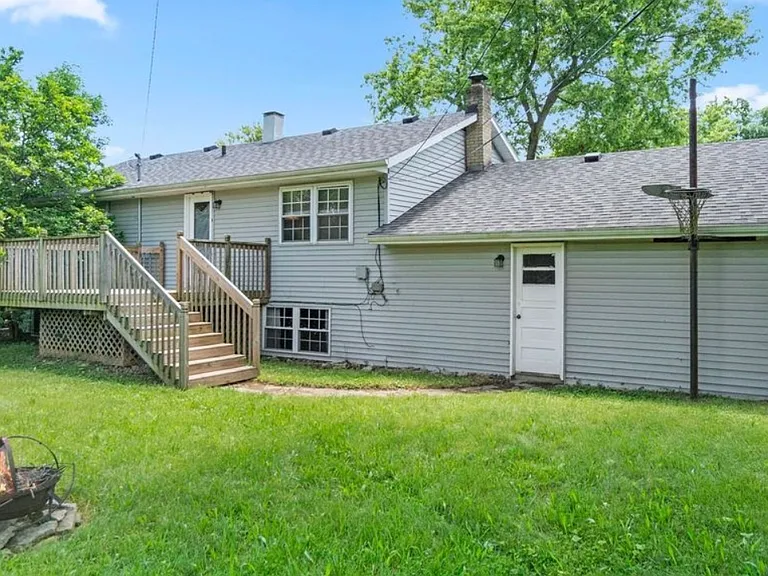 1005 E Washington Center Rd — Photo 21