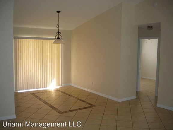 3rd image of 1342 NE Van Loon Ln