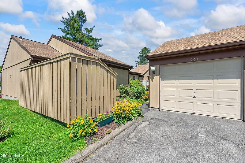 5th image of 901 Huntington Court