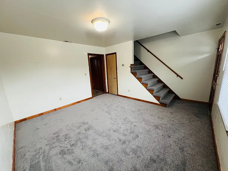 2 Bedroom, 1 Bath Apartment — Photo 43