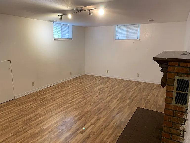 1422 W Oak St — Photo 13