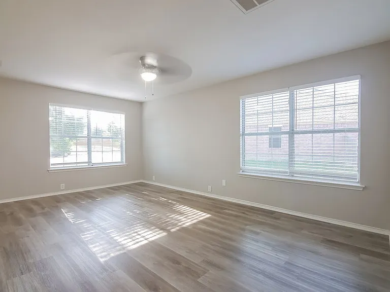 1006 Zachary Dr — Photo 10
