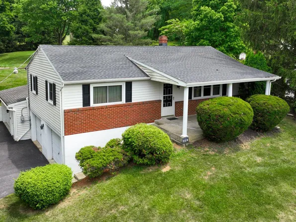 647 S Duke Extension St, Red Lion, PA 17356