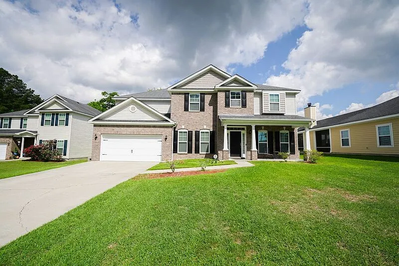 5 bed, 3.0 bath, 4047 sqft, $3,100 — Photo 2