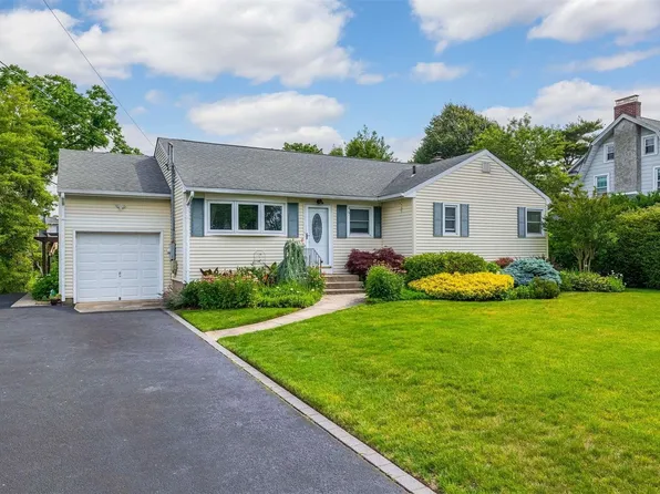 33 Robbins Avenue, Amityville, NY 11701