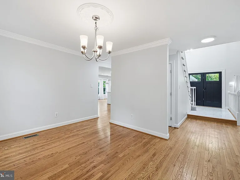 5610 Cavalier Woods Ln — Photo 8