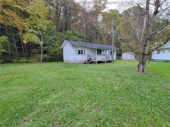 56 Lesage Ln, Ashford, WV 25009